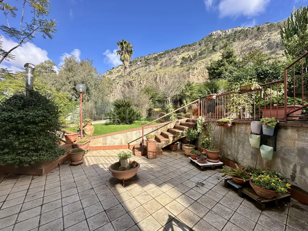 Terrass - Luxury Villa with Circular Design in Palermo