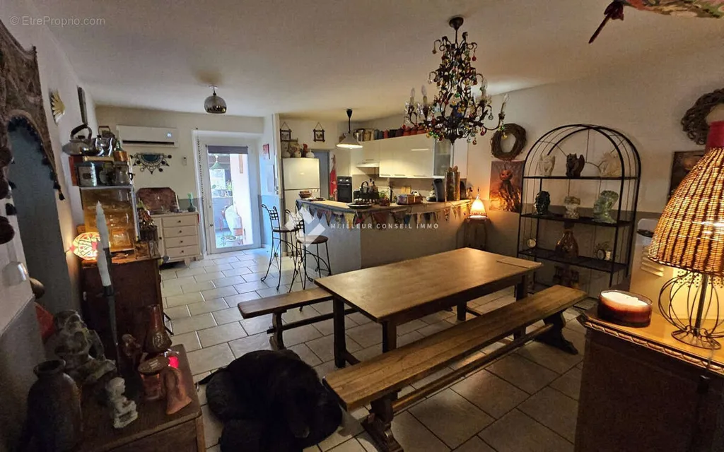 Salle à manger - Appartement de 572 m² avec Parking à Bessèges