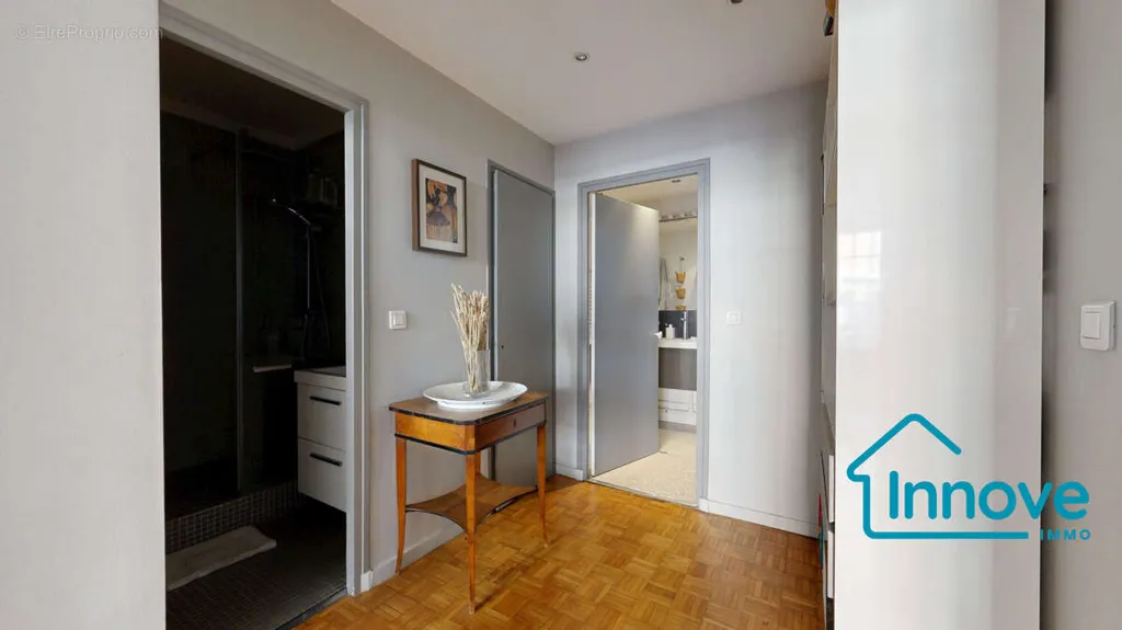 Entrée - Appartement avec Ascenseur et Parking à Versailles