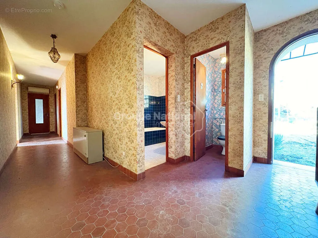 Entrée - Maison de caractère avec grand jardin à Pélissanne
