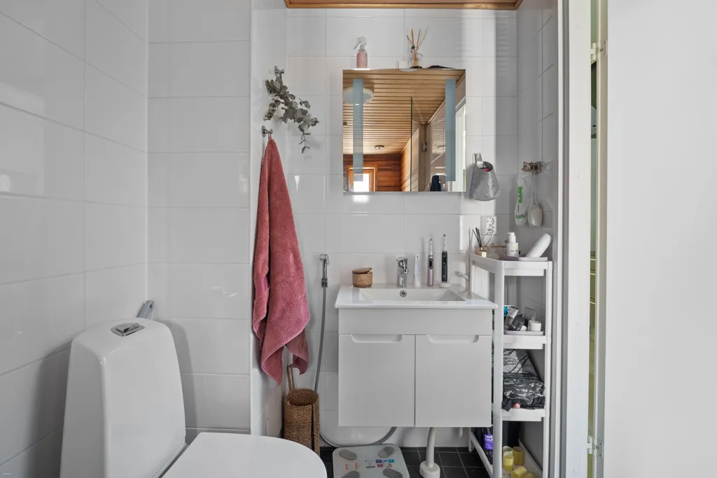Vannitoad - Modern Apartment with Sauna in Järvenperä
