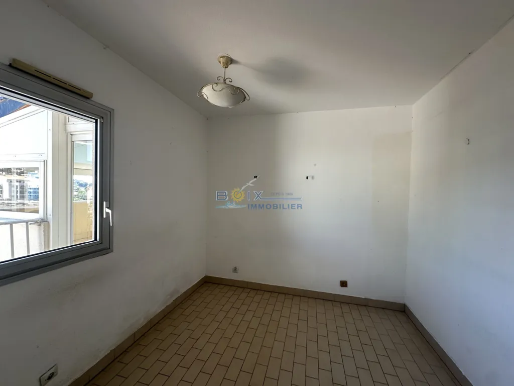 Toad - 3-Bed Flat with Terrace in Sète