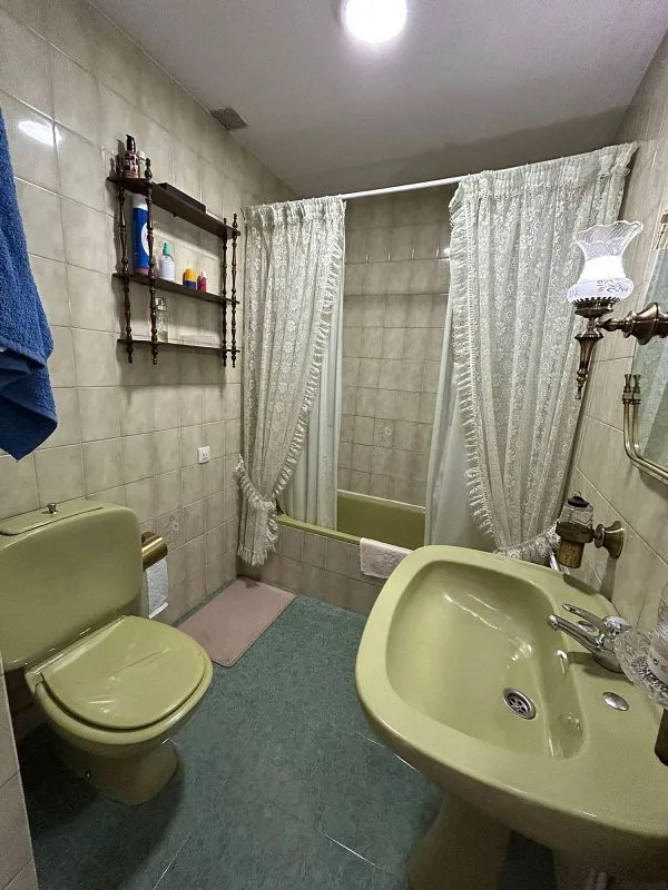 Bathrooms - Chalet with Garden in Valdepolo