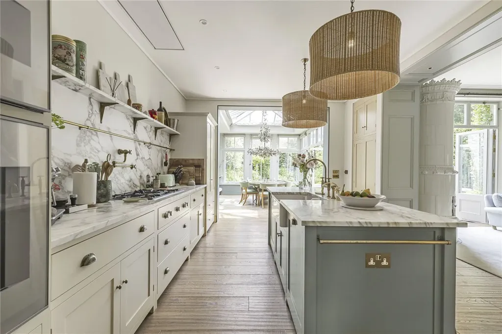 Köök - 5 magamistoaga maja asukohas Twickenham