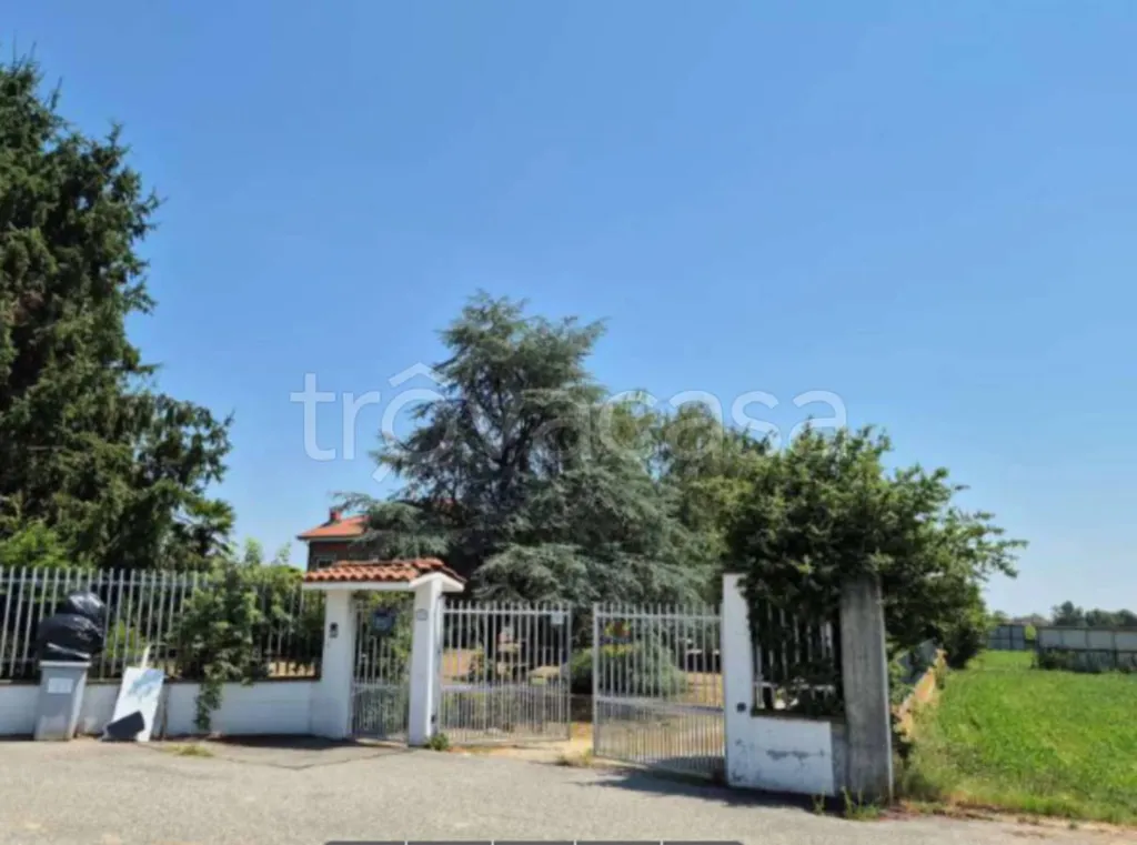 Villa with Garden in Bosconero