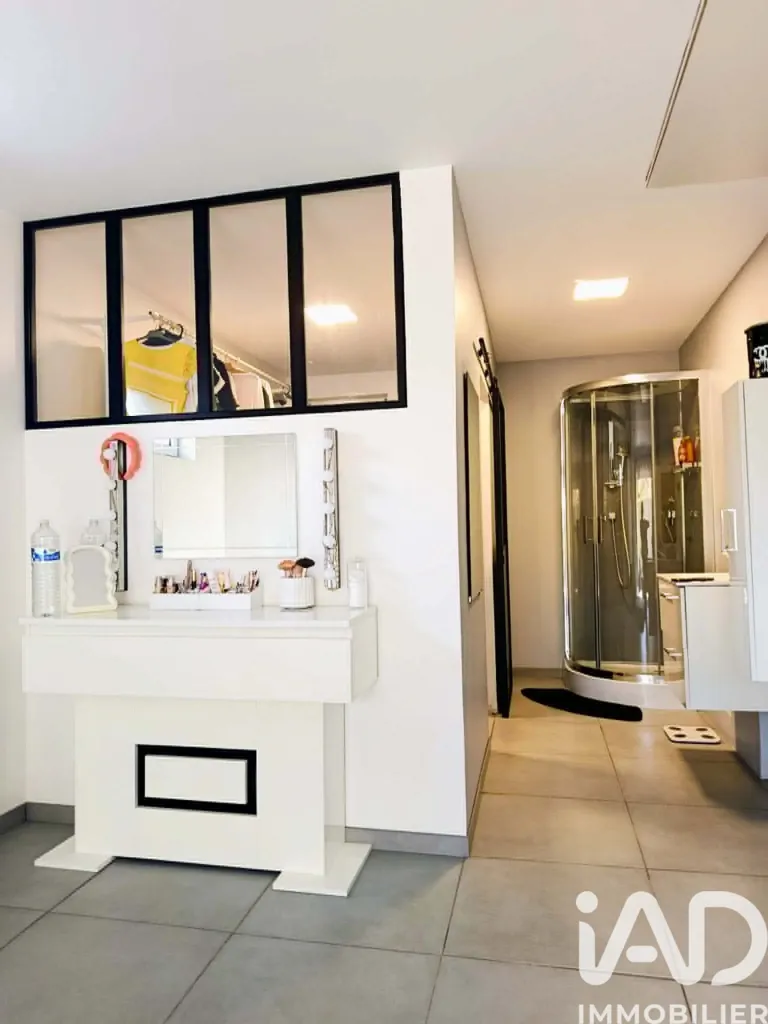 Bathrooms - Detached House with Terrace in Sury-le-Comtal
