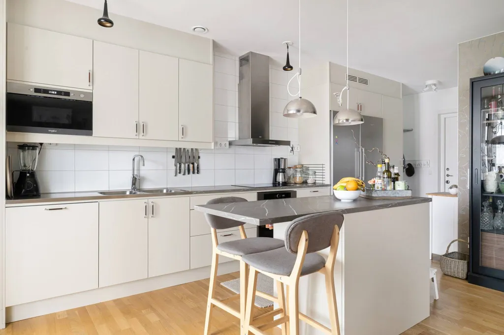 Cucina - Three-Bedroom Apartment with Balcony in Nyköping