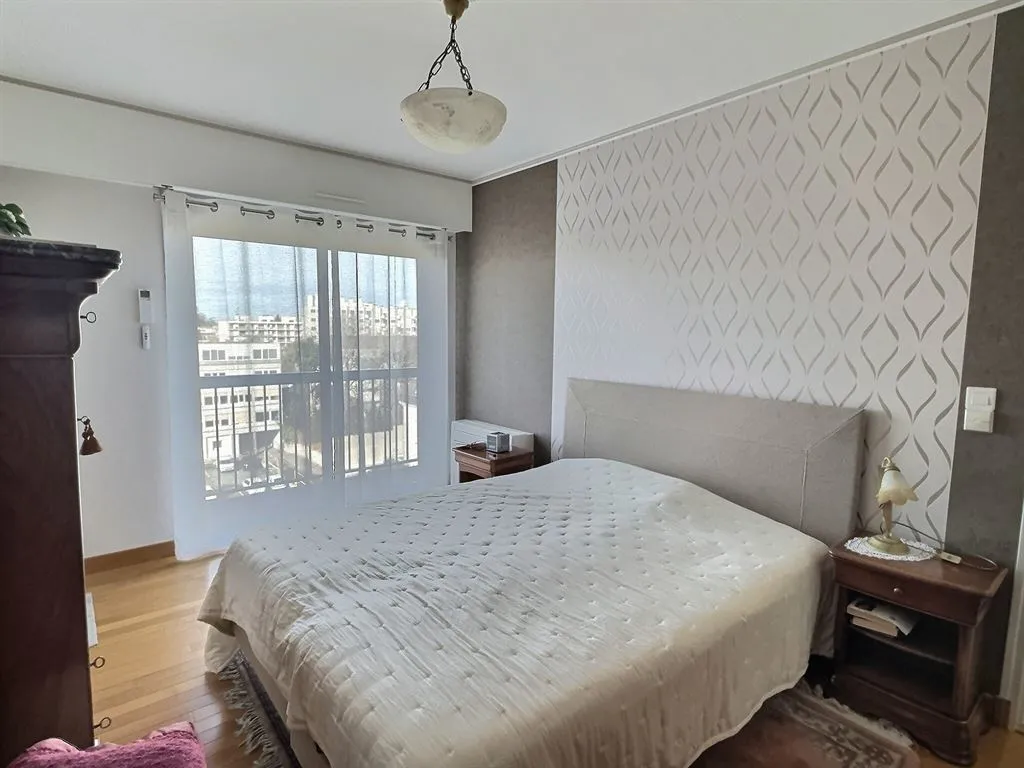 Chambres - Appartement 5 Pièces avec Terrasse à Orléans