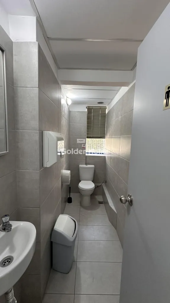Vannitoad - Modern Office Building with Tech Amenities in Alimos Centre