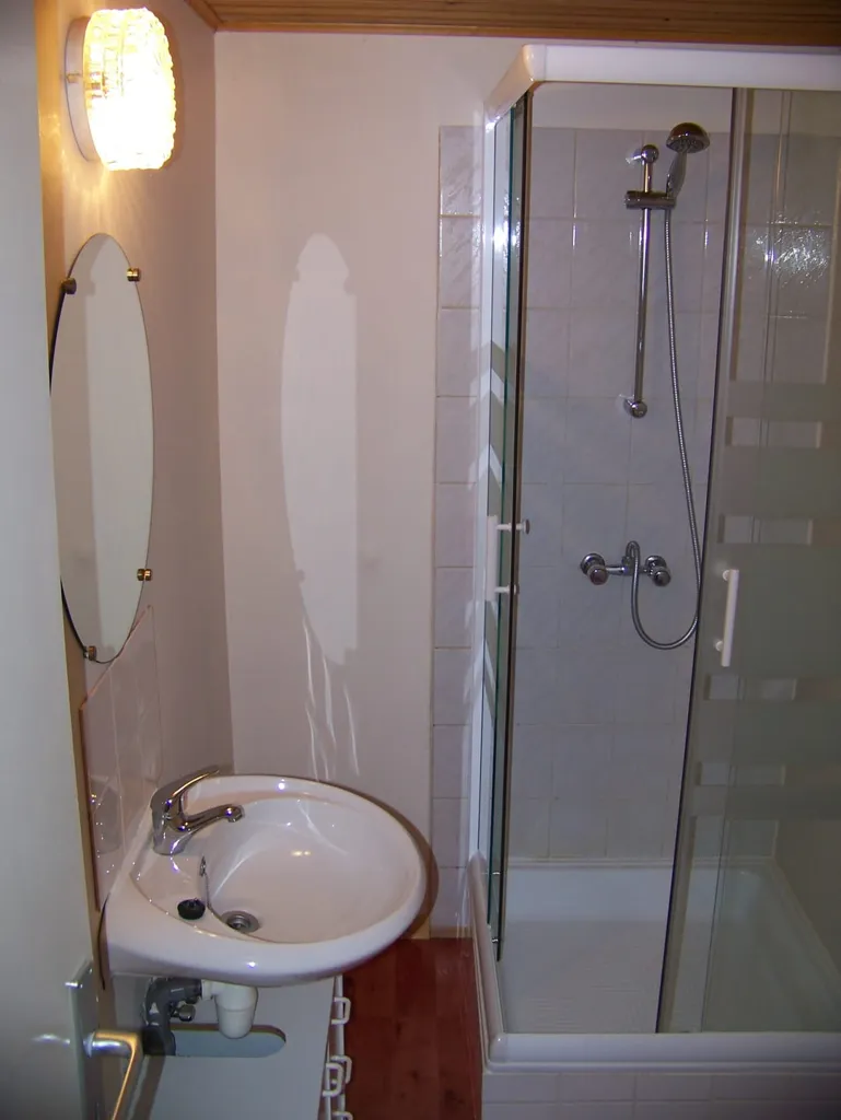 Vannitoad - Duplex Apartment in Florenville Centre