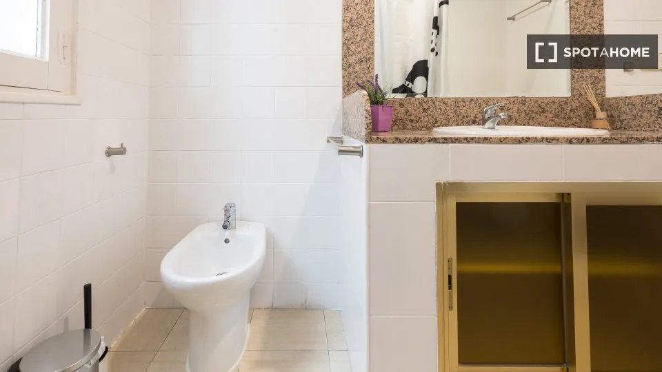 Salles de bain - Shared Flat with Modern Design in Salamanca, Madrid