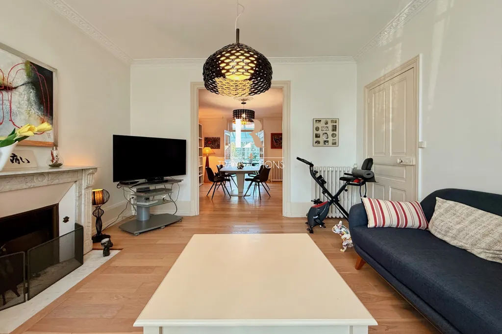 Character House with Jacuzzi in La Rochelle