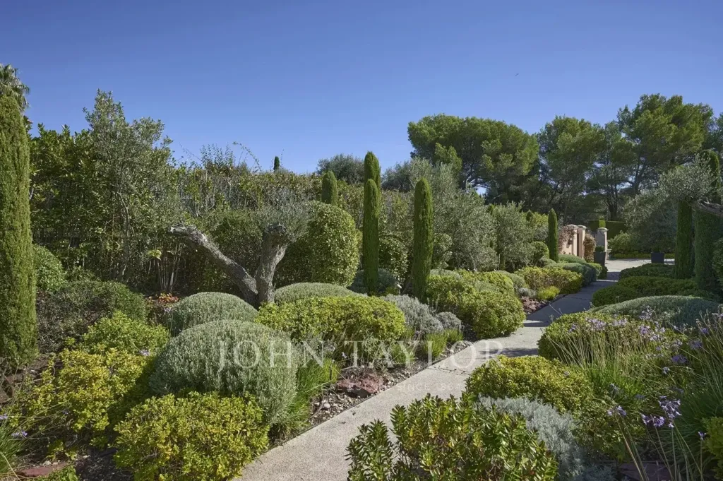 Aed - Villa with Sea View in Bellet Vineyard