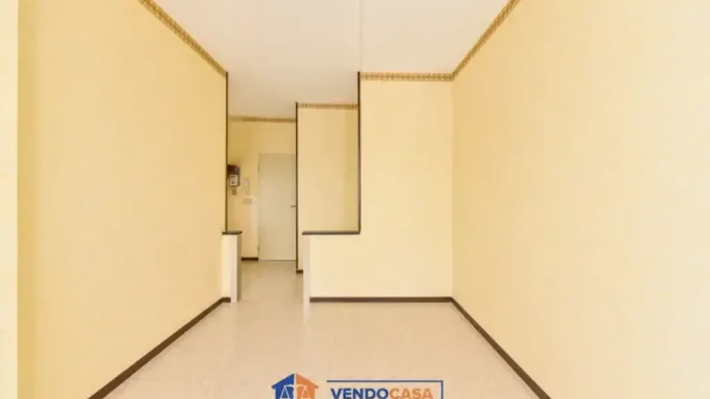 Hallway - Twin-Storey Apartment with Balcony in Turin