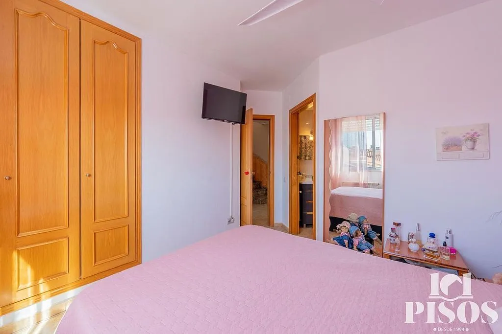 Terraced House with Balcony in Ca n'Oriol
