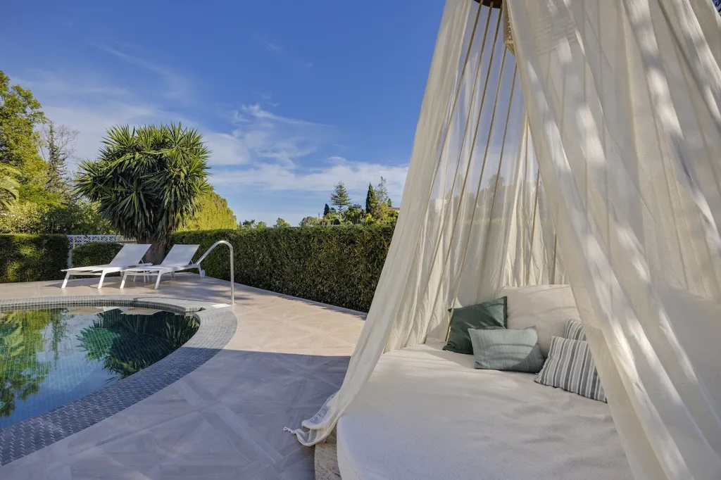 Piscine - Renovated Villa with Mountain View in Marbella