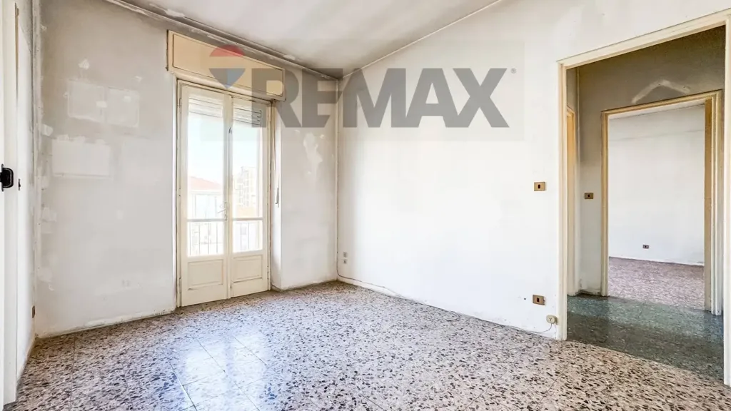 Rooms - 2-Bedroom Apartment for Renovation in Vercelli