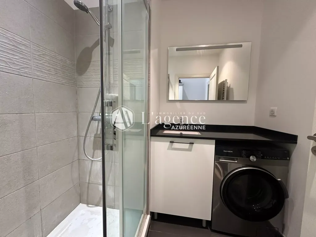Bathrooms - 2-Bedroom Apartment with Balcony in Nice
