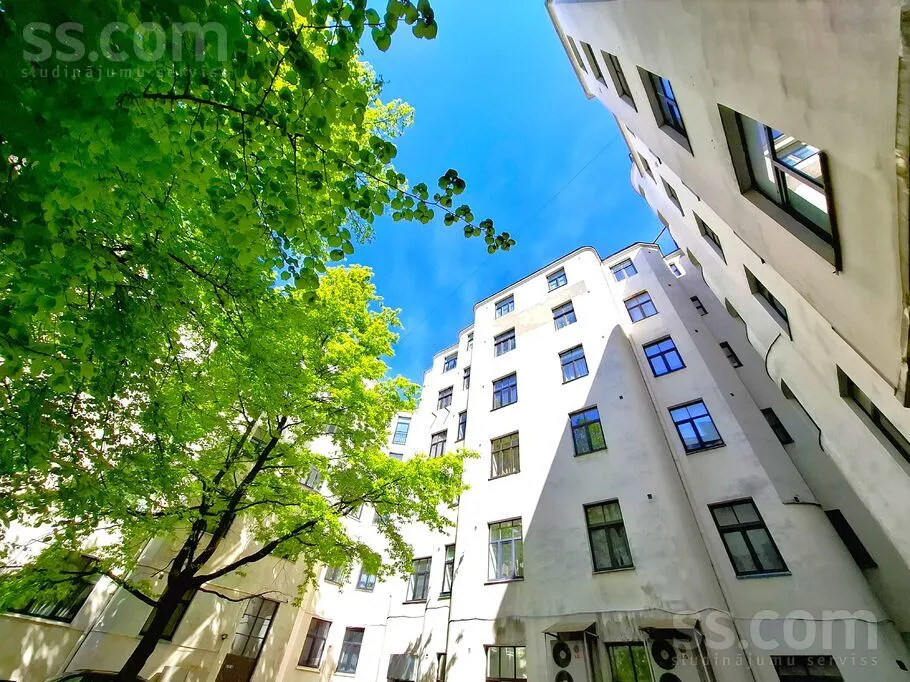 Jardin - Spacious 3-Bedroom Apartment in Quiet Centre, Riga