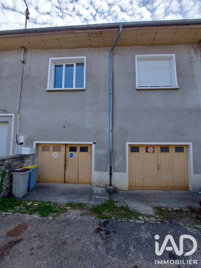 Välivaade - Spacious 3-Bedroom House with Terrace in Arinthod