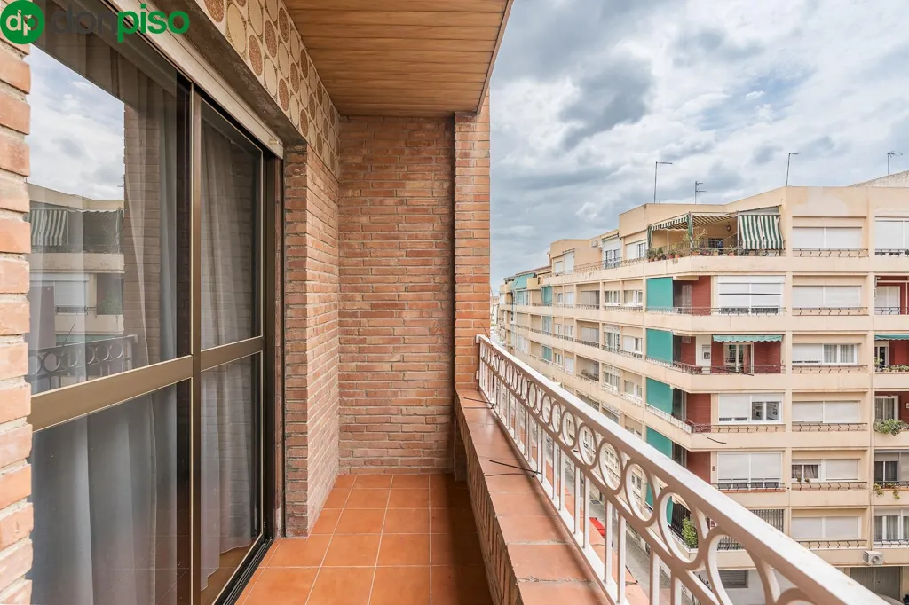 Balcon - 3-Bed Apartment with Balcony in Pajaritos, Granada