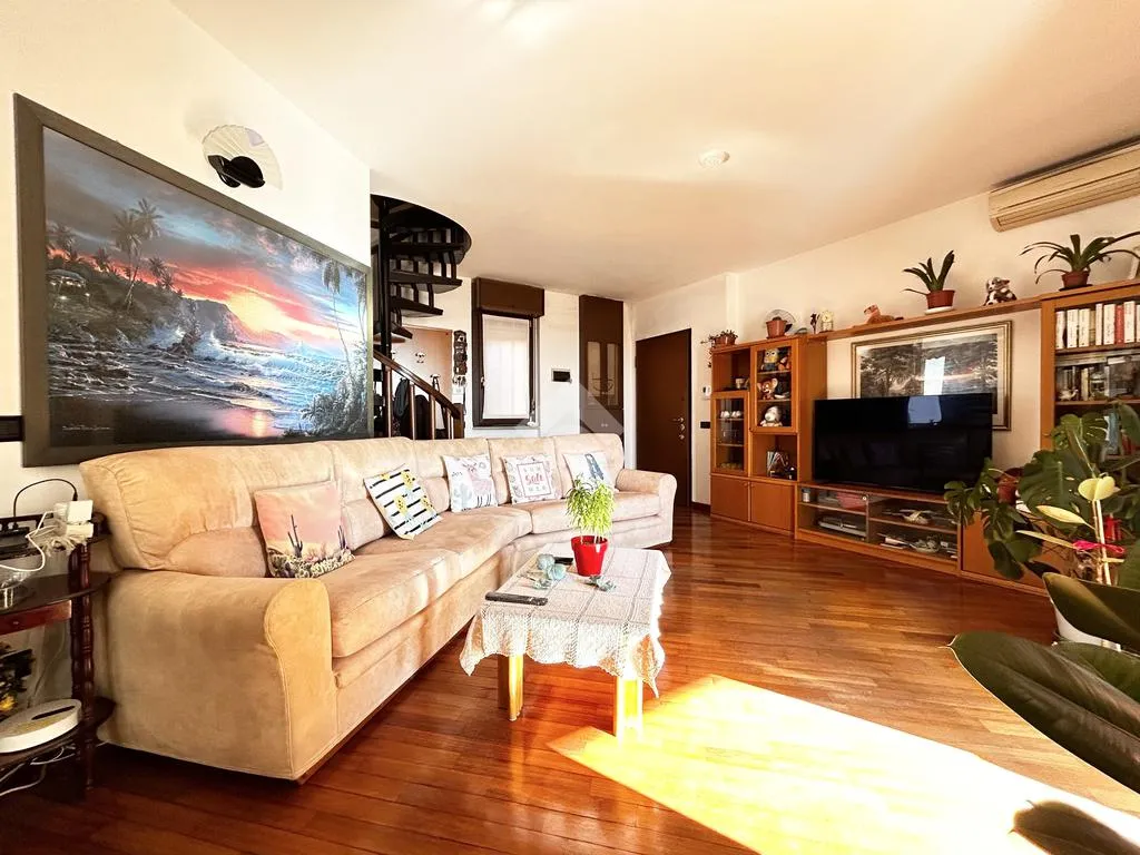 Séjour - Four-Room Apartment with Pool in Settimo Milanese
