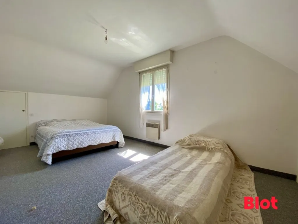 Chambres - Maison avec Jardin et Grenier à Boisgervilly