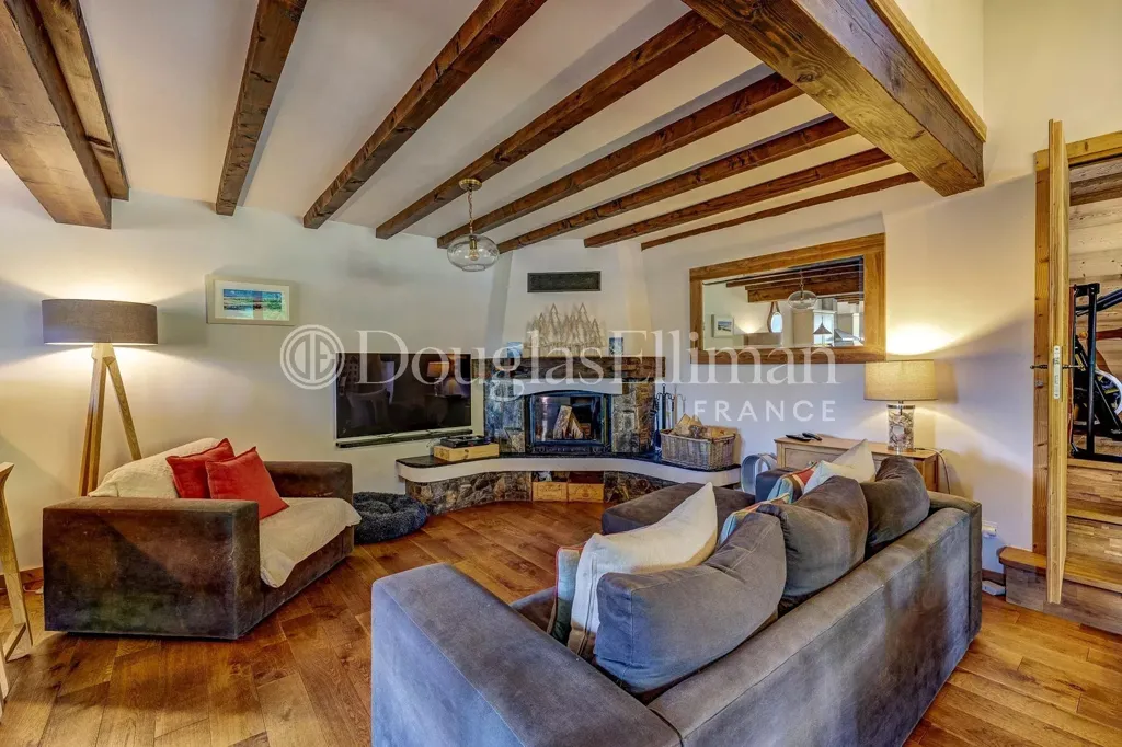 Séjour - Chalet Rénové avec Vue Montagne à Morzine
