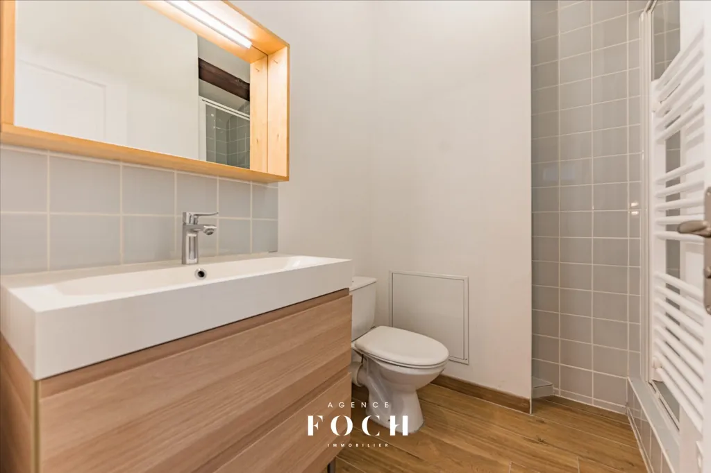 Salles de bain - Appartement Duplex avec 4 Chambres à Nancy