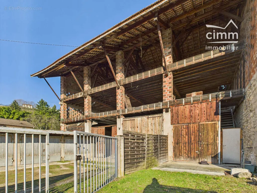 Aed - Former Drying Barn with Garages near Grenoble