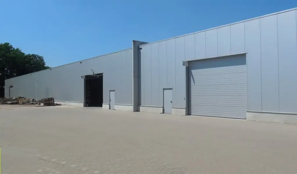 Garage - Magasin Récemment Aménagé à Wuustwezel