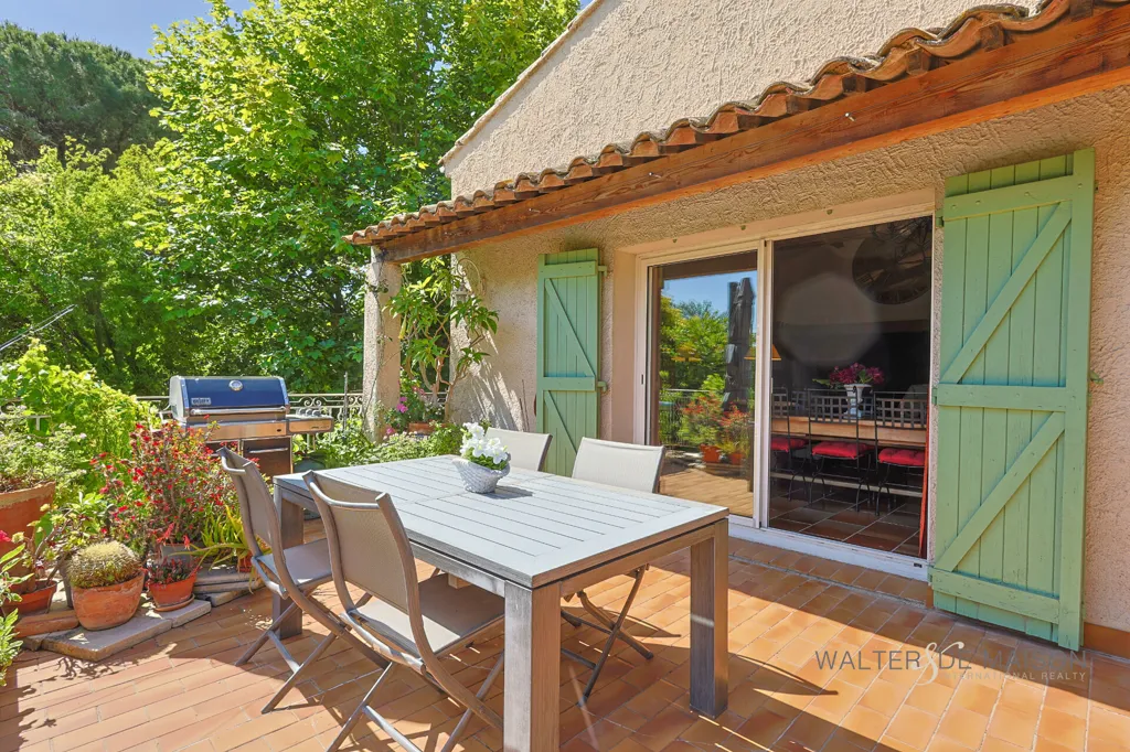 Terrace - Villa with Independent Apartment in Le Pradet