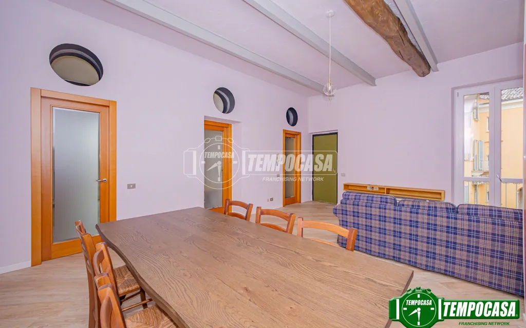 Salle à manger - Rustic-Style Apartment in Pavia's Historic Centre