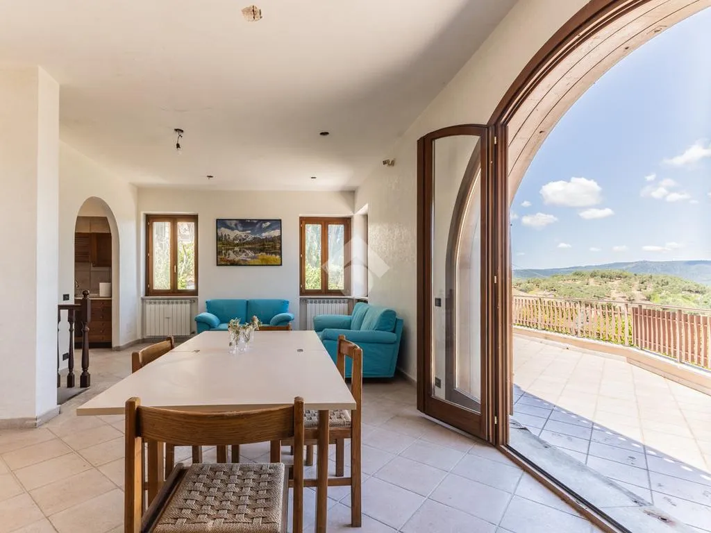 Dining Room - Villa with Lake View in Bracciano
