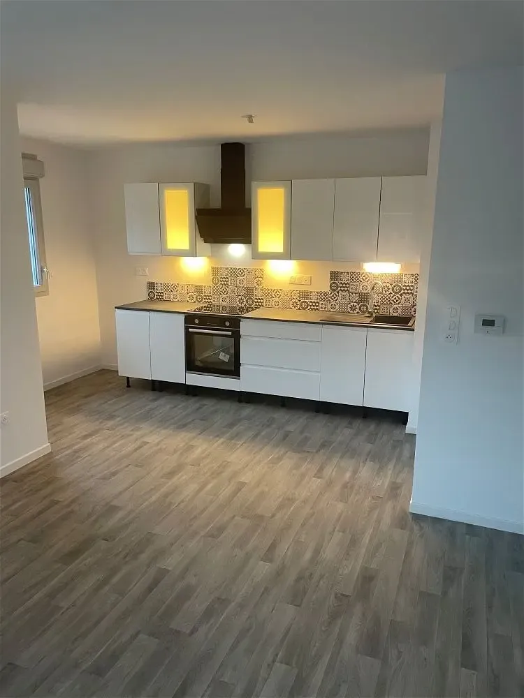 Köök - Secure 2-Bed Flat with Balcony in Valenciennes