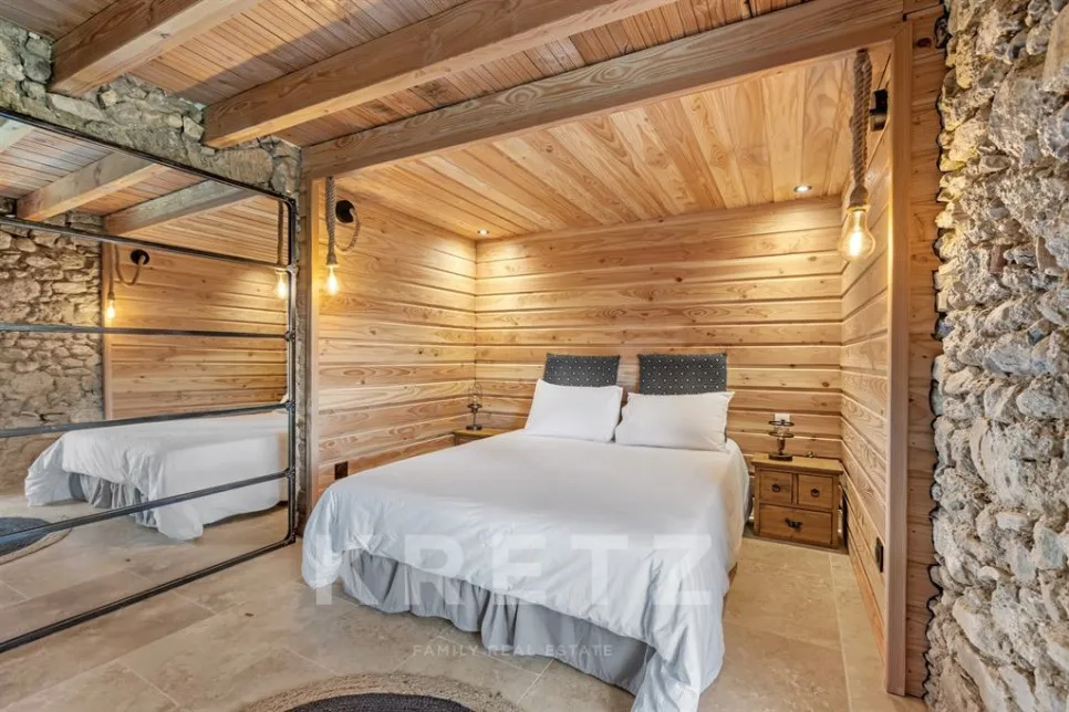 Magamistoad - Rustic Estate with 3 Gites in Pierrevert