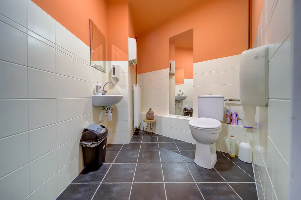 Salles de bain - Local Commercial Premium face à la Gare à Schifflange