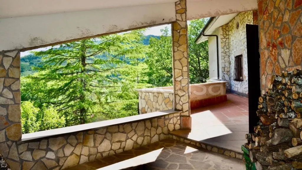 Terrasse - Modern Villa with South-West View in Orvinio