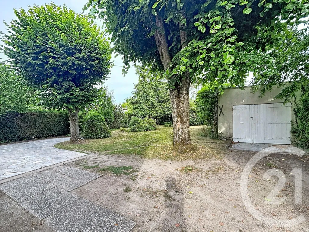 Exterior - 1930s House with Garden in Semoy