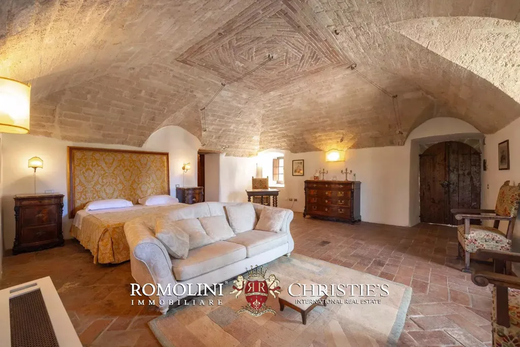 Elutuba - Historic Estate with Castle in Umbria