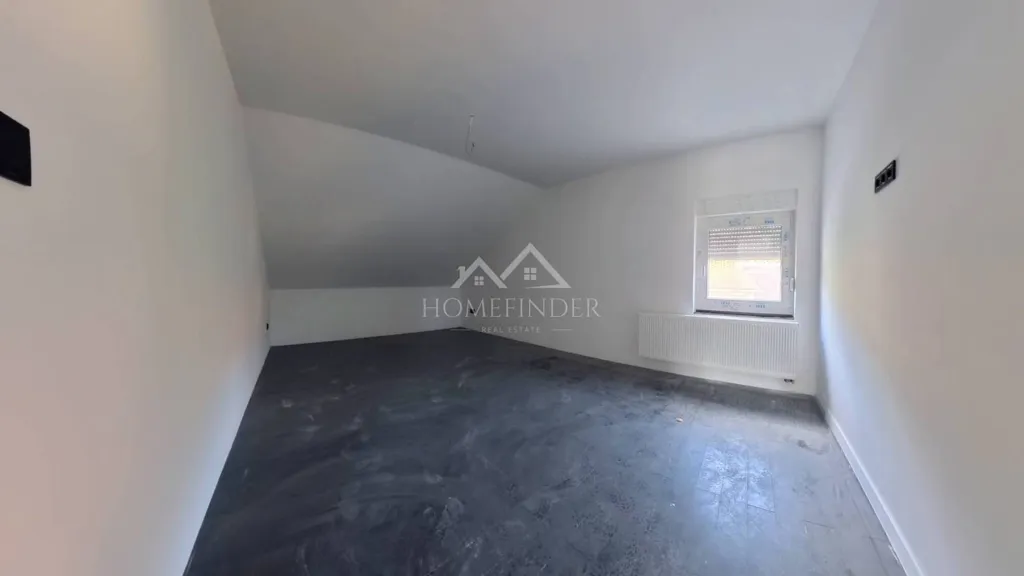 Toad - Spacious Apartment with Parking in Mala Erpenja