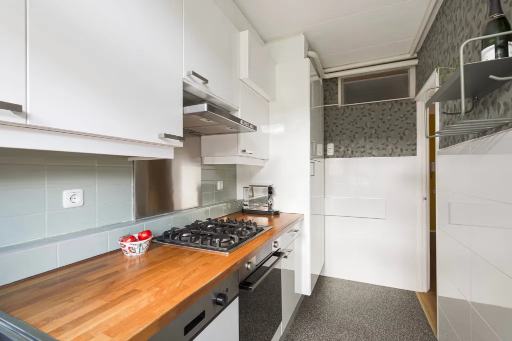 Cuisine - 1940s Apartment with South-Facing Balcony in Blijdorp