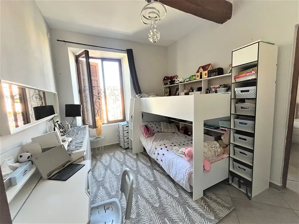 7-toaline maja asukohas Apt