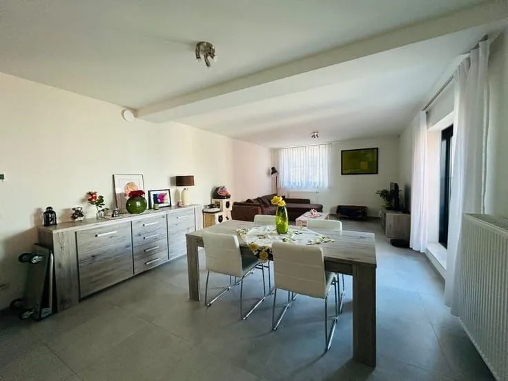 Söögituba - Flat with Gas Heating, Near Nivelles Centre
