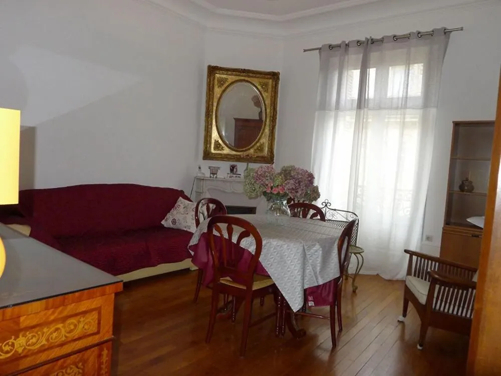 Séjour - Appartement Meublé avec Balconnet à Dijon