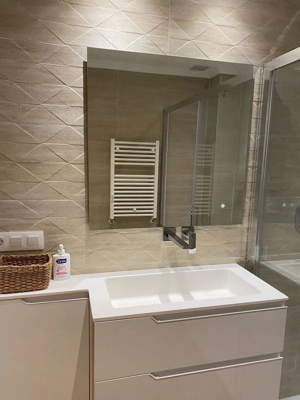 Salles de bain - 3-Bed Apartment with Garage in San Roque