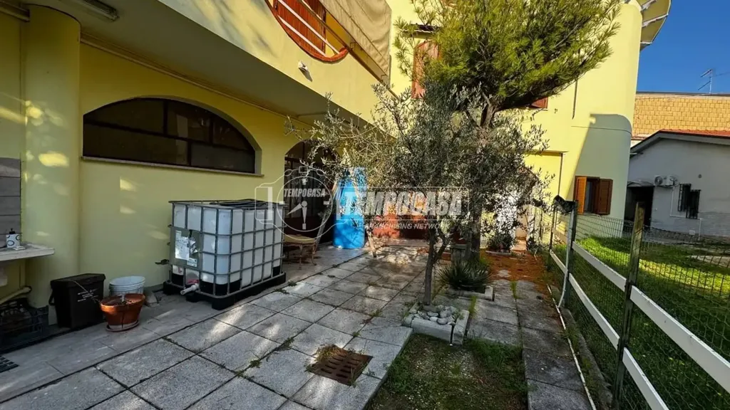 Terrasse - Terraced Villa with Garden in Chieti