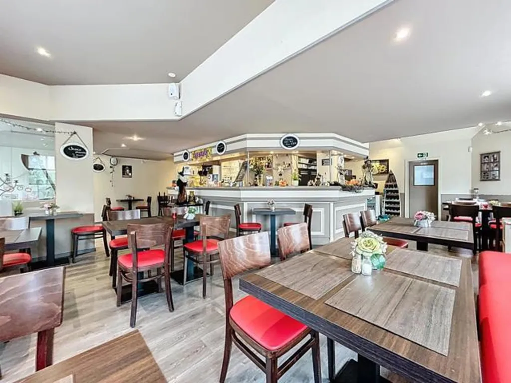 Salle à manger - Maison Commerciale avec Jardin et Terrasse à Anvers