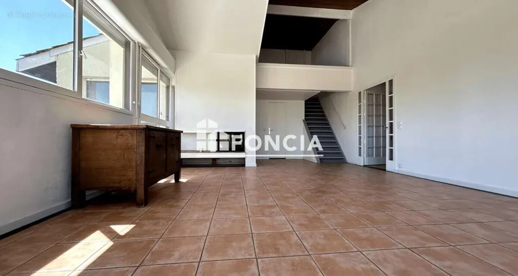 Séjour - Appartement avec Terrasse au Dernier Étage à Villeneuve-sur-lot