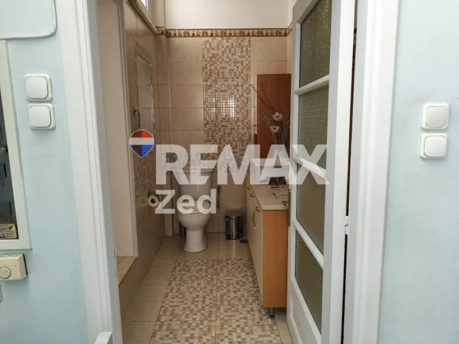 Vannitoad - Apartment with Balcony in Piraeus, Tabouria